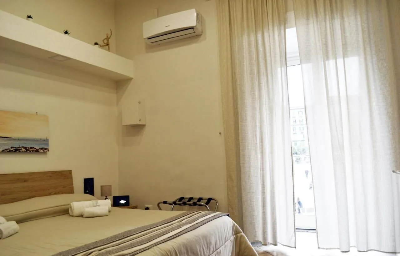 Vanzi Rooms Naples 0*,  Italy