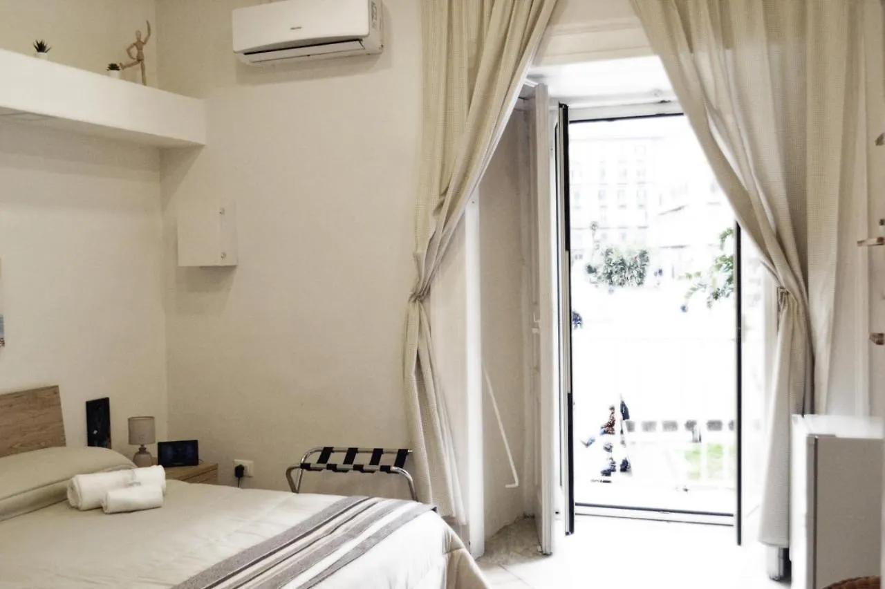 Vanzi Rooms Naples Italy